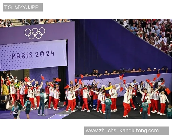 足球队的队歌：团结奋进的旋律与激情四溢的赛场精神